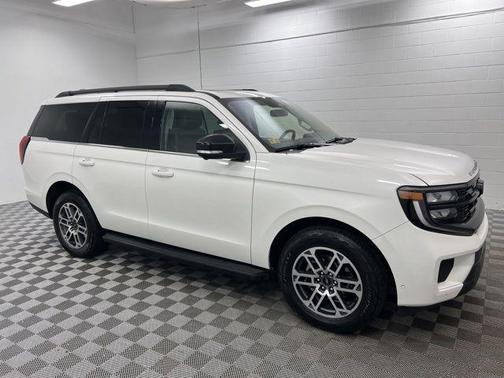 Star White 2025 Ford Expedition Active
