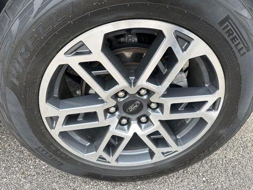 White Metallic 2025 Ford Expedition Active