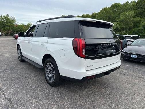 White Metallic 2025 Ford Expedition Active