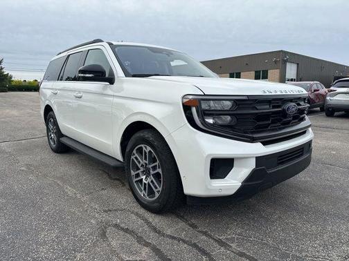 White Metallic 2025 Ford Expedition Active
