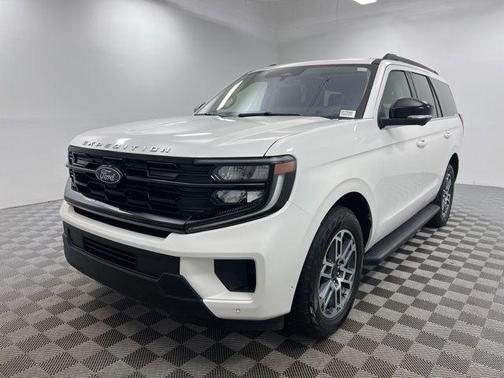 Star White 2025 Ford Expedition Active