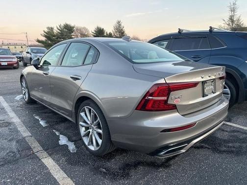 2021 Volvo S60 T5 Momentum