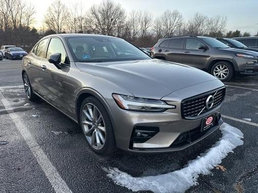 2021 Volvo S60 T5 Momentum