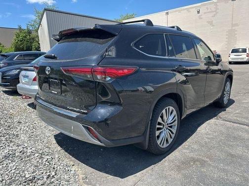 Midnight Black Metallic 2023 Toyota Highlander Platinum