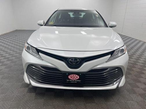 Wind Chill Pearl 2020 Toyota Camry XLE