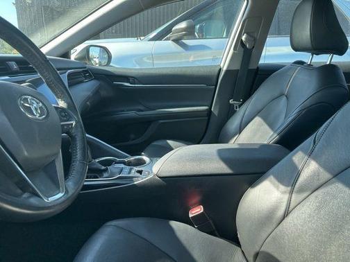 Wind Chill Pearl 2020 Toyota Camry XLE