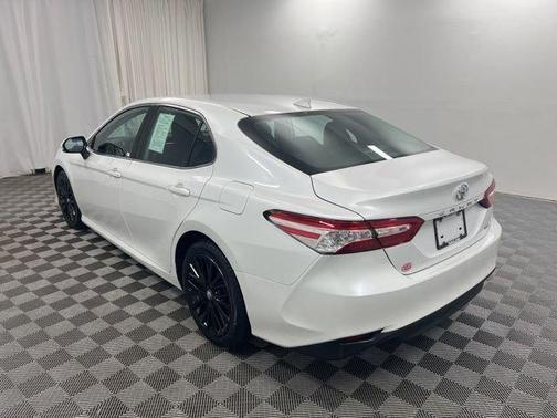 Wind Chill Pearl 2020 Toyota Camry XLE