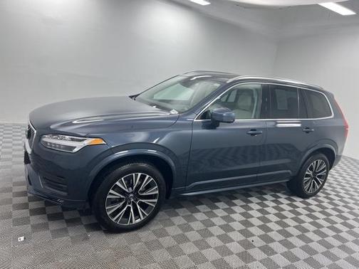 2022 Volvo XC90 T6 Momentum 7 Passenger