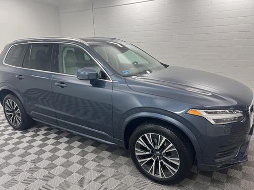2022 Volvo XC90 T6 Momentum 7 Passenger