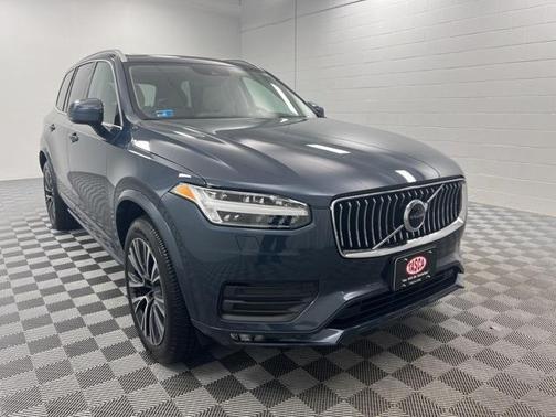 2022 Volvo XC90 T6 Momentum 7 Passenger