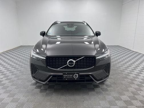 2023 Volvo XC60 B5 Plus Dark Theme