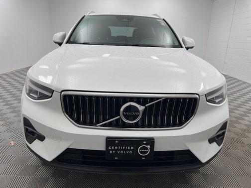 2023 Volvo XC40 B5 Plus Bright Theme