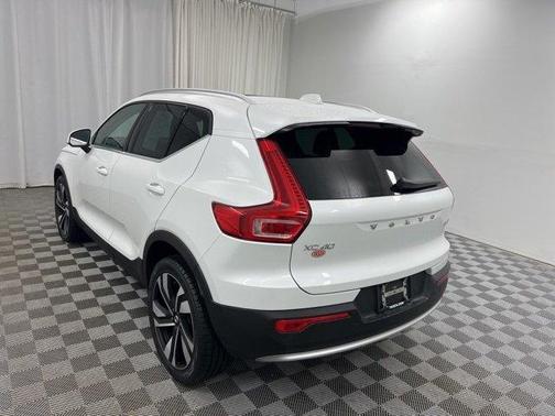 2023 Volvo XC40 B5 Plus Bright Theme