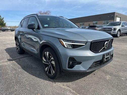 Gray 2023 Volvo XC40 B5 Plus Dark Theme