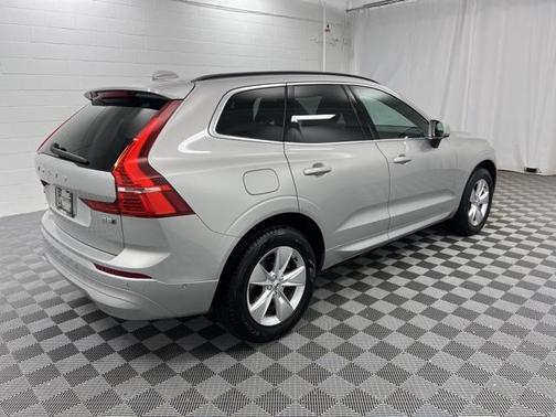 2022 Volvo XC60 B5 Momentum