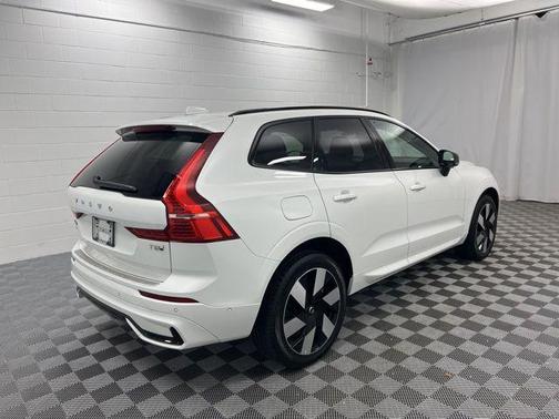 Crystal White 2025 Volvo XC60 Plug-In Hybrid T8 Plus
