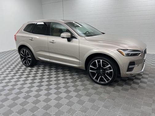 2023 Volvo XC60 B5 Ultimate Bright Theme
