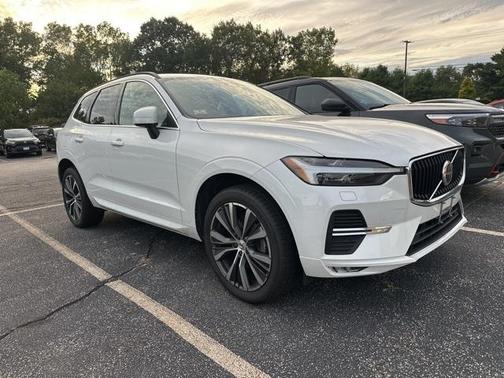 2022 Volvo XC60 B5 Momentum