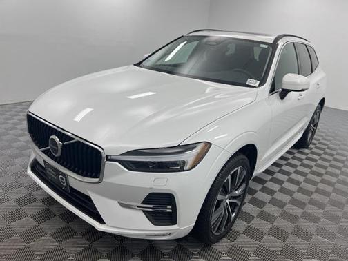 2022 Volvo XC60 B5 Momentum