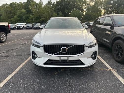 2022 Volvo XC60 B5 Momentum
