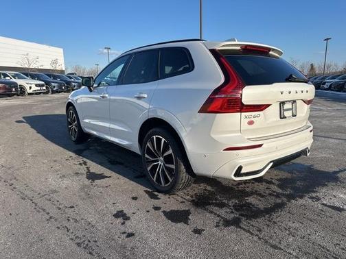 2023 Volvo XC60 B5 Plus Dark Theme