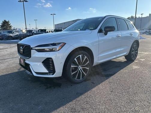 2023 Volvo XC60 B5 Plus Dark Theme