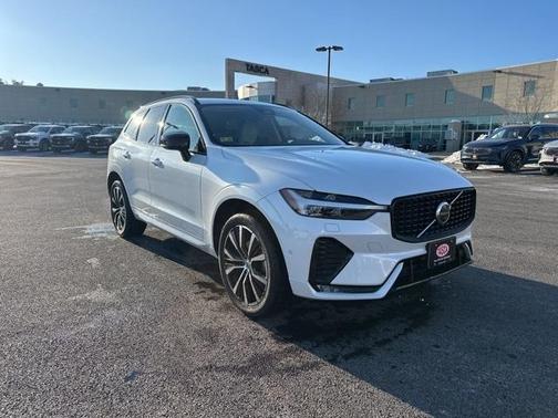 2023 Volvo XC60 B5 Plus Dark Theme