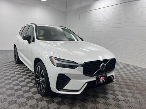 2023 Volvo XC60 B5 Plus Dark Theme