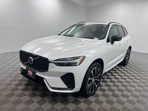 2023 Volvo XC60 B5 Plus Dark Theme
