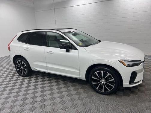 2023 Volvo XC60 B5 Plus Dark Theme