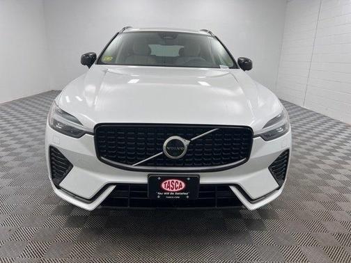 2023 Volvo XC60 B5 Plus Dark Theme