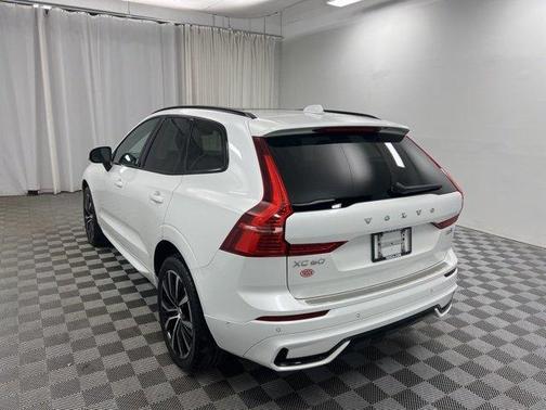 2023 Volvo XC60 B5 Plus Dark Theme