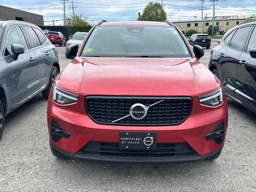 Fusion Red Metallic 2023 Volvo XC40 B5 Plus Dark Theme