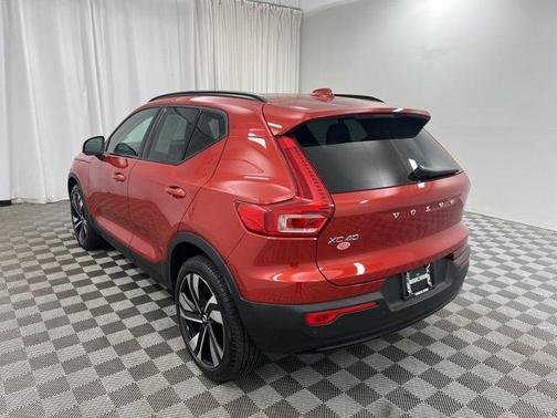 Fusion Red Metallic 2023 Volvo XC40 B5 Plus Dark Theme