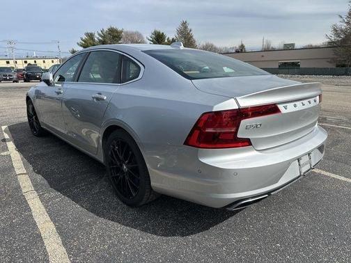 2018 Volvo S90 T6 Momentum
