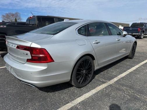 2018 Volvo S90 T6 Momentum