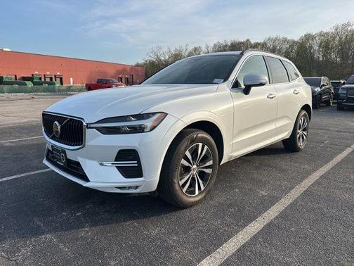 Crystal White Metallic 2023 Volvo XC60 B5 Core