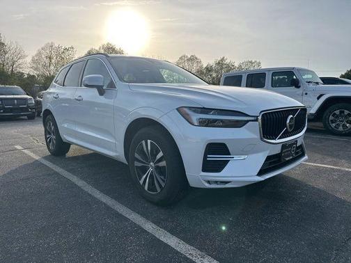 Crystal White Metallic 2023 Volvo XC60 B5 Core