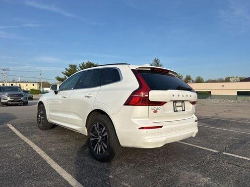 Crystal White Metallic 2023 Volvo XC60 B5 Core