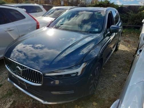 2023 Volvo XC60 B5 Plus Bright Theme