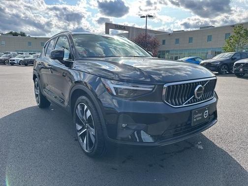 2024 Volvo XC40 B5 Ultimate Bright Theme