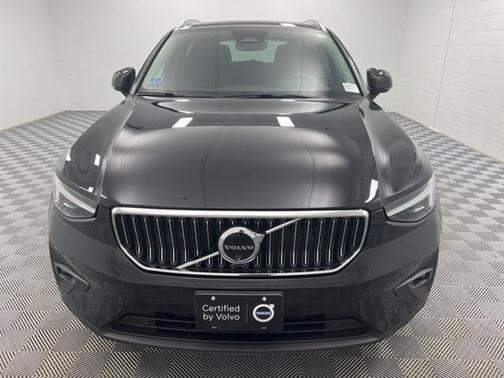 2024 Volvo XC40 B5 Ultimate Bright Theme