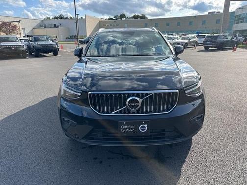 2024 Volvo XC40 B5 Ultimate Bright Theme