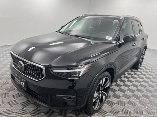 2024 Volvo XC40 B5 Ultimate Bright Theme