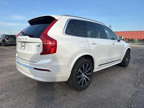 Crystal White Metallic 2023 Volvo XC90 B5 Plus