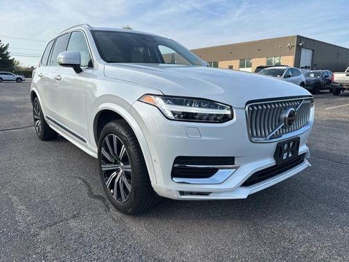 Crystal White Metallic 2023 Volvo XC90 B5 Plus