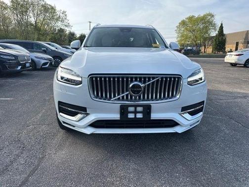 Crystal White Metallic 2023 Volvo XC90 B5 Plus