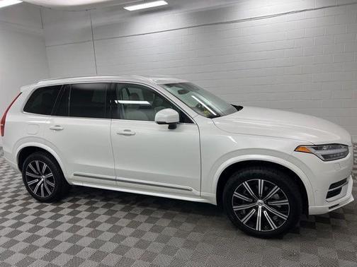 Crystal White Metallic 2023 Volvo XC90 B5 Plus