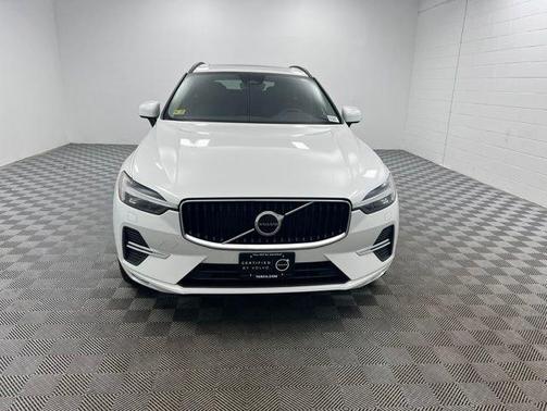 Crystal White Metallic 2023 Volvo XC60 B5 Core