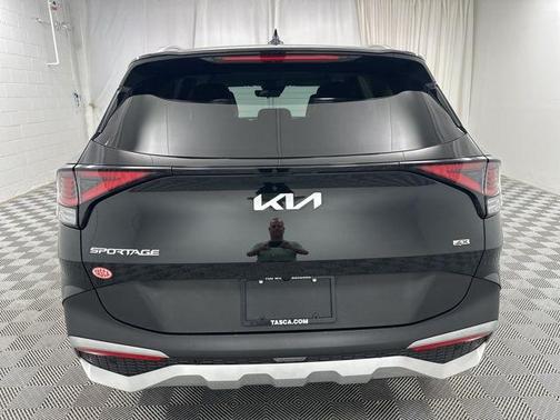 Ebony Black 2024 Kia Sportage EX